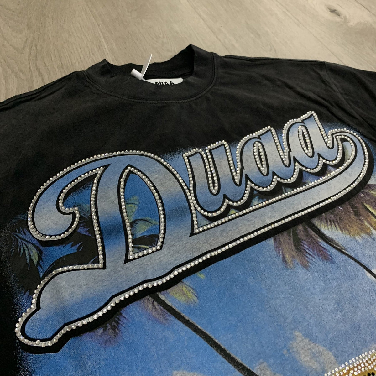 DUAA Destination Car Graphic Short-Sleeve T-Shirt — detail
